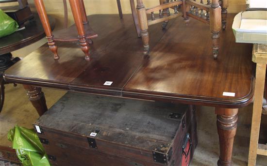 Victorian mahogany extending dining table(-)